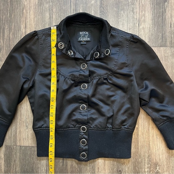 Rock L.A Fashion Black Cropped Satin Jacket Snaps Closure Fitted Petite 3/4 - Picture 10 of 12